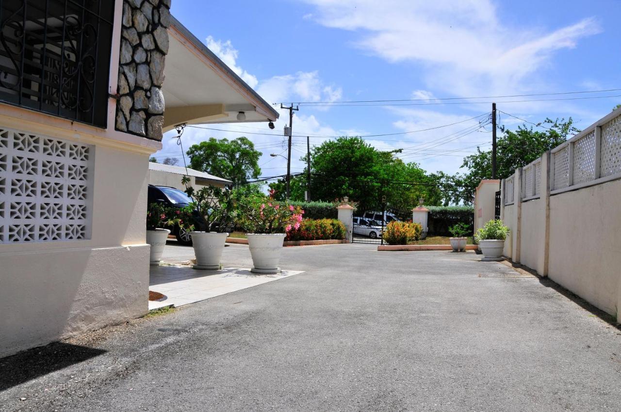 Welcome To The Unpretentious And Breezy Graceville, Steps Away From The Beach Сент-Джеймс Экстерьер фото
